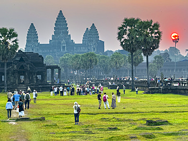 Angkor Wat, UNESCO World Heritage Site, a Hindu-Buddhist temple complex near Siem Reap, Cambodia, Indochina, Southeast Asia, Asia