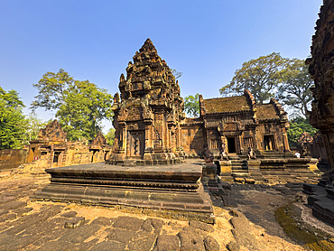 Banteay Srei Temple, a miniature temple complex built entirely of red sandstone in the area of Angkor, UNESCO World Heritage Site, Cambodia, Indochina, Southeast Asia, Asia