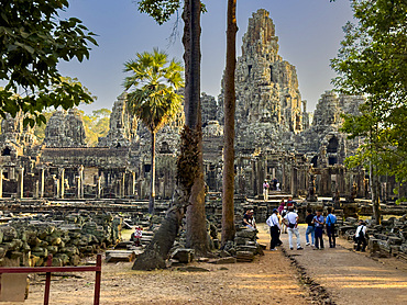 Bayon, the late 12th century state temple of king Jayavarman VII, UNESCO World Heritage Site, standing in the middle of Angkor Thom, Cambodia, Indochina, Southeast Asia, Asia