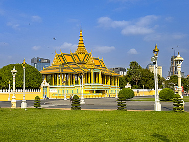 Exterior view of the Royal Palace grounds in Phnom Penh, Cambodia, Indochina, Southeast Asia, Asia