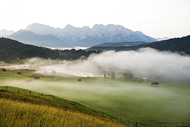 Sunrise at Lake Geroldsee, Wagenbruechsee, Kruen, near Garmisch-Partenkirchen, Upper Bavaria, Bavaria, Germany