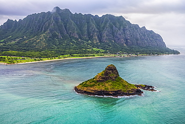 Lush mountains surrounding Oahu, Oahu, Hawaii, United States of America