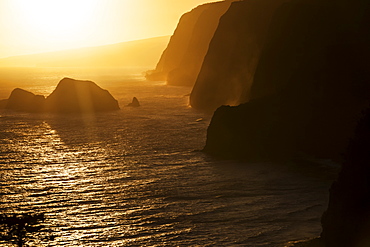 Sunrise over Paoakulani Isle, Moku Puka Isle and Pa'alaea Islands seabird sanctuaries, Pololu Valley Lookout, North Kohala, Hamakua Coast. This area is only accessible by boat, Island of Hawaii, Hawaii, United States of America