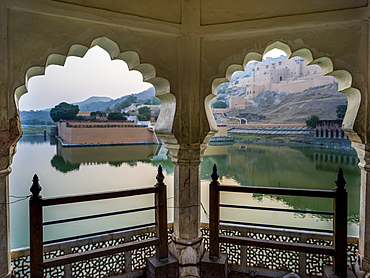 Maota Lake in front of Amer Fort viewed through scalloped archways, Jaipur, Rajasthan, India