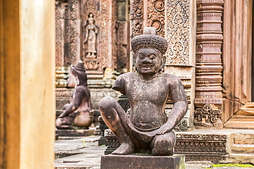 Statue of a Dvarapala gate guardian, Banteay Srei, Angkor, Siem Reap, Cambodia