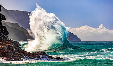 Large waves crashing along the rugged coastline of the Na Pali Coast at Ke'e Beach; Kauai, Hawaii, United States of America