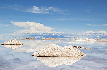 Salar de Uyuni, the world's largest salt flat, during the wet season (December-February); Potosi Department, Bolivia