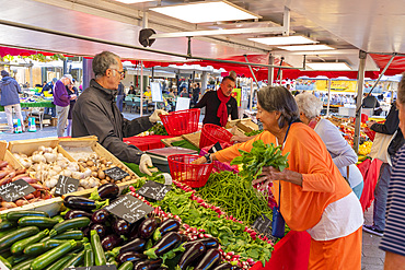 Market at Aix-en-Provence, Bouches-du-Rhone, Provence-Alpes-Cote d'Azur, France, Western Europe