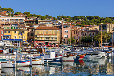 The Harbour at Cassis, Cassis, Bouches du Rhone, Provence-Alpes-Cote d'Azur, France, Western Europe