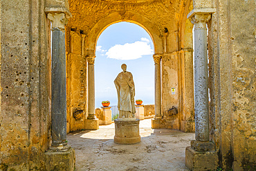 Statue of Ceres at the Villa Cimbrone, Ravello, Costiera Amalfitana (Amalfi Coast), UNESCO World Heritage Site, Campania, Italy, Europe