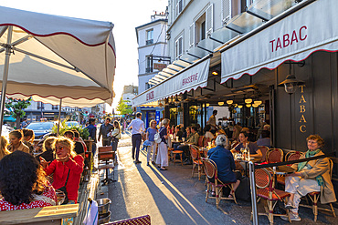 Bar and pavement cafe, Montmartre, Paris, France, Europe