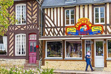 An Epicerie in the Normandy village of Beuvron-en-Auge, Beuvron-en-Auge, Normandy, France, Europe