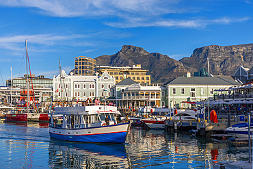 V&A (Victoria and Alfred) Waterfront and Table Mountain, Cape Town, Western Cape Province, South Africa, Africa