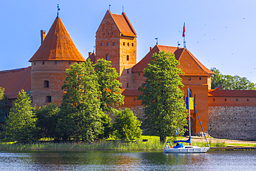 Yacht in front of Trakai Island Castle, Trakai, Lithuania, Northern Europe