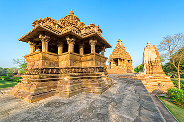 Nandi and Visvanatha temples, Khajuraho Group of Monuments, UNESCO World Heritage Site, Madhya Pradesh state, India, Asia