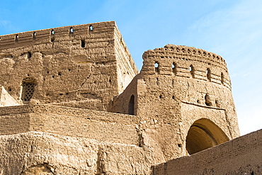 Narin Qaleh (Narin Ghaleh), tower and ramparts, Meybod mud-brick fortress, Meybod, Yazd Province, Iran, Middle East