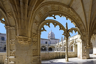 Manueline ornamentation in the cloister, Monastery of the Hieronymites (Mosteiro dos Jeronimos), UNESCO World Heritage Site, Belem, Lisbon, Portugal, Europe