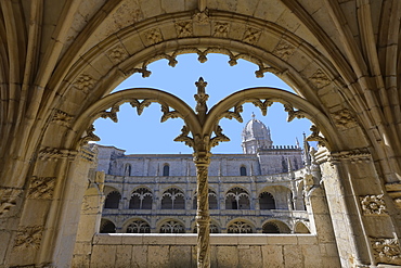 Manueline ornamentation in the cloister, Monastery of the Hieronymites (Mosteiro dos Jeronimos), UNESCO World Heritage Site, Belem, Lisbon, Portugal, Europe