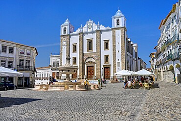 Saint Anton's Church and Giraldo Square, Evora, Alentejo, Portugal, Europe