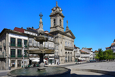 Largo Toural Square fountain, Guimaraes, Minho, Portugal, Europe