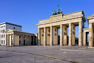 Brandenburg Gate, Pariser Square, Unter den Linden, Berlin, Germany, Europe