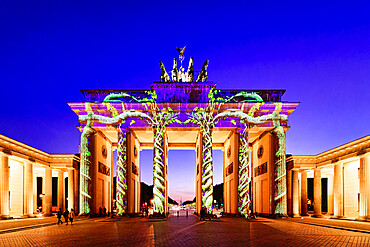 Brandenburg Gate during the Festival of Lights, Pariser Square, Unter den Linden, Berlin, Germany, Europe