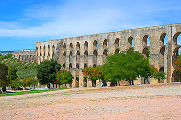 The 16th century Amoreira Aqueduct, UNESCO World Heritage Site, Elvas, Alentejo, Portugal, Europe