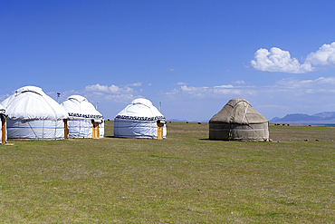 Yurt camp, Song Kol Lake, Naryn Province, Kyrgyzstan, Central Asia, Asia