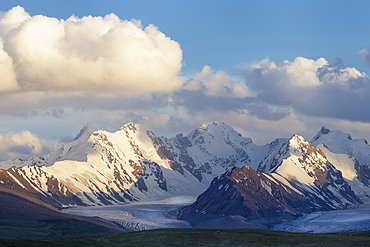 Kizil-Asker glacier, Kakshaal Too in the Tian Shan mountain range near the Chinese border, Naryn Region, Kyrgyzstan, Central Asia, Asia