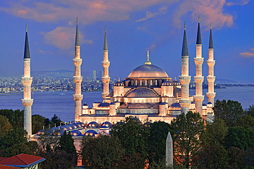 Blue hour over Sultan Ahmet Mosque (The Blue Mosque), UNESCO World Heritage Site, Istanbul, Turkey, Europe