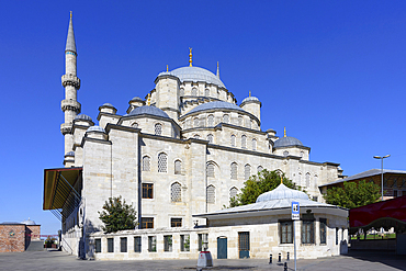 Yeni Cami (the New Mosque), Istanbul, Turkey, Europe