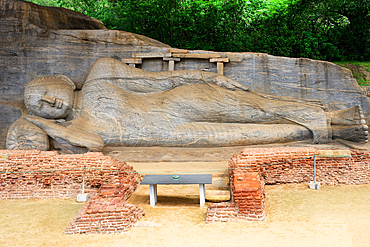 Reclining Buddha statue, Polonnaruwa ruins of the garden-city created by Parakramabahu the Great in the 12th century, Polonnaruwa, Sri Lanka