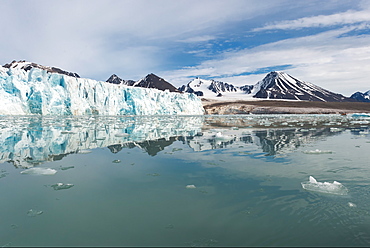 Lilliehook glacier in Lilliehook fjord, a branch of Cross Fjord, Spitsbergen Island, Svalbard Archipelago, Arctic, Norway, Scandinavia, Europe