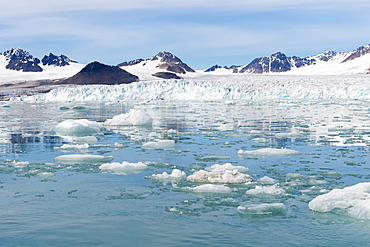 Lilliehook glacier in Lilliehook fjord, a branch of Cross Fjord, Spitsbergen Island, Svalbard Archipelago, Arctic, Norway, Scandinavia, Europe