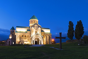 Bagrati Cathedral (Cathedral of the Dormition) (Kutaisi Cathedral) at sunset, Kutaisi, Imereti Region, Georgia, Caucasus, Asia