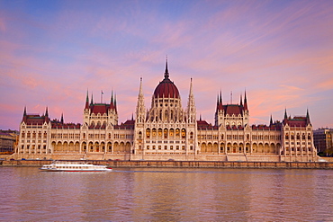 Hungarian Parliament Building and the River Danube at sunset, Budapest, Hungary, Europe