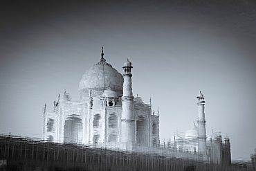 The Taj Mahal reflected in the Yamuna River, UNESCO World Heritage Site, Agra, Uttar Pradesh, India, Asia 