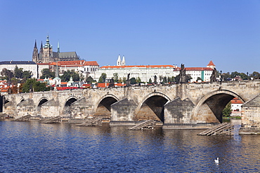 View over the River Vltava to Charles Bridge and the Castle District with St. Vitus Cathedral and Royal Palace, UNESCO World Heritage Site, Prague, Bohemia, Czech Republic, Europe