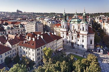 View over the Old Town Square (Staromestske namesti) to St. Nicholas Church and Castle District with Royal Palace and St. Vitus Cathedral, Prague, Bohemia, Czech Republic, Europe