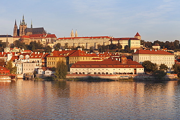 View over the River Vltava to the Castle District with St. Vitus Cathedral and Royal Palace, UNESCO World Heritage Site, Prague, Bohemia, Czech Republic, Europe