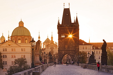 Old Town Bridge Tower, Charles Bridge at sunrise, UNESCO World Heritage Site, Prague, Bohemia, Czech Republic, Europe