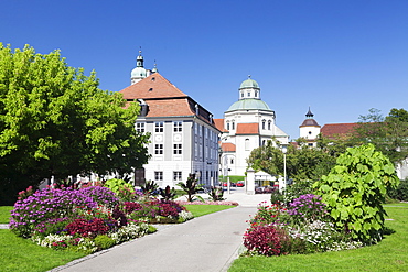 Zumsteinhaus House with St. Lorenz Basilica and Town Hall, Kempten, Schwaben, Bavaria, Germany, Europe