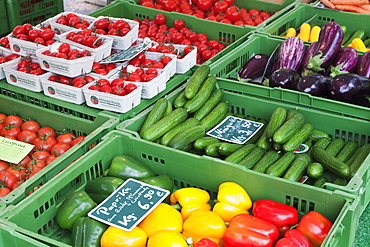 Tomatoes, paprika, cucumber and aubergine at a market stall, weekly market, market place, Esslingen, Baden Wurttemberg, Germany, Europe