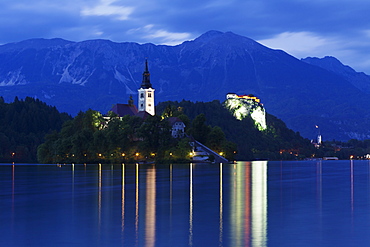 Blejski Otok Island with Santa Maria Church, Bled Castle, Lake Bled, Gorenjska, Julian Alps, Slovenia, Europe