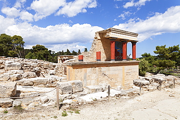 Minoan Palace, Palace of Knossos, North Entrance, Iraklion (Heraklion) (Iraklio), Crete, Greek Islands, Greece, Europe