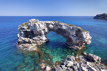 Archway of Es Pontas, Cala Santany, Santanyi, Majorca (Mallorca), Balearic Islands (Islas Baleares), Spain, Mediterranean, Europe