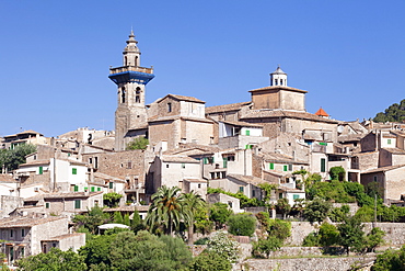 Valldemossa (Valldemosa) with parish church Sant Bartomeu, Majorca (Mallorca), Balearic Islands, Spain, Mediterranean, Europe