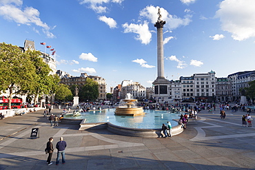 Trafalgar Square with Nelson's Column and fountain, London, England, England, United Kingdom, Europe