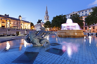 Fountain with statue of George IV, National Gallery and St. Martin-in-the-Fields church, Trafalgar Square, London, England, United Kingdom, Europe