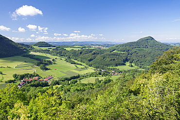 View from Hornberg Mountain to Stuifen butte, Schwaebische Alb, Swabian Alb; Baden Wuettemberg, Germany, Europe